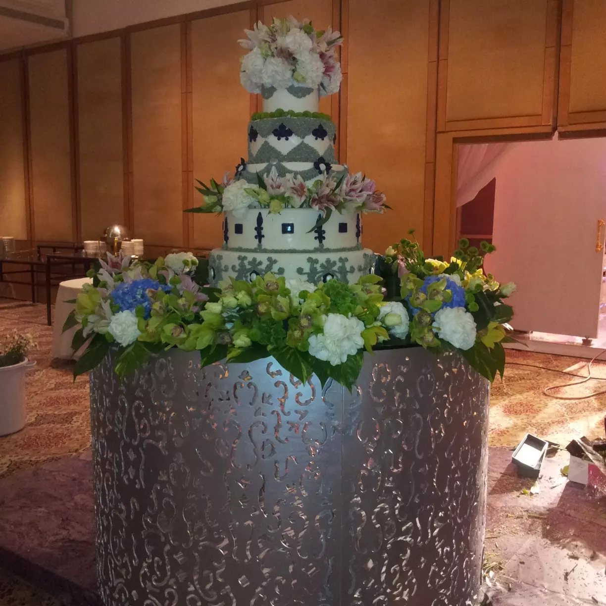 Tiered wedding cake detail