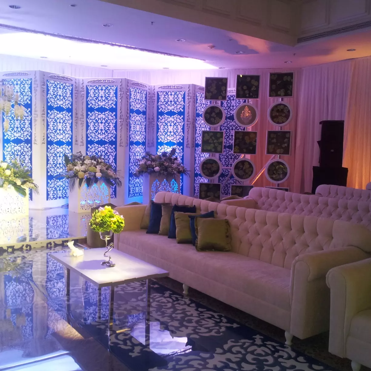 Navy velvet lounge setting